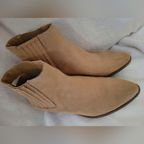 UNIVERSAL THREAD POINTED TOE LOW BLOCK HEEL ANKLE BOOTIE - Picture 5 of 12